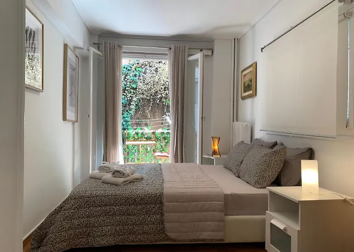 Chic Urban Living: Apartment In Acropolis-Koukaki